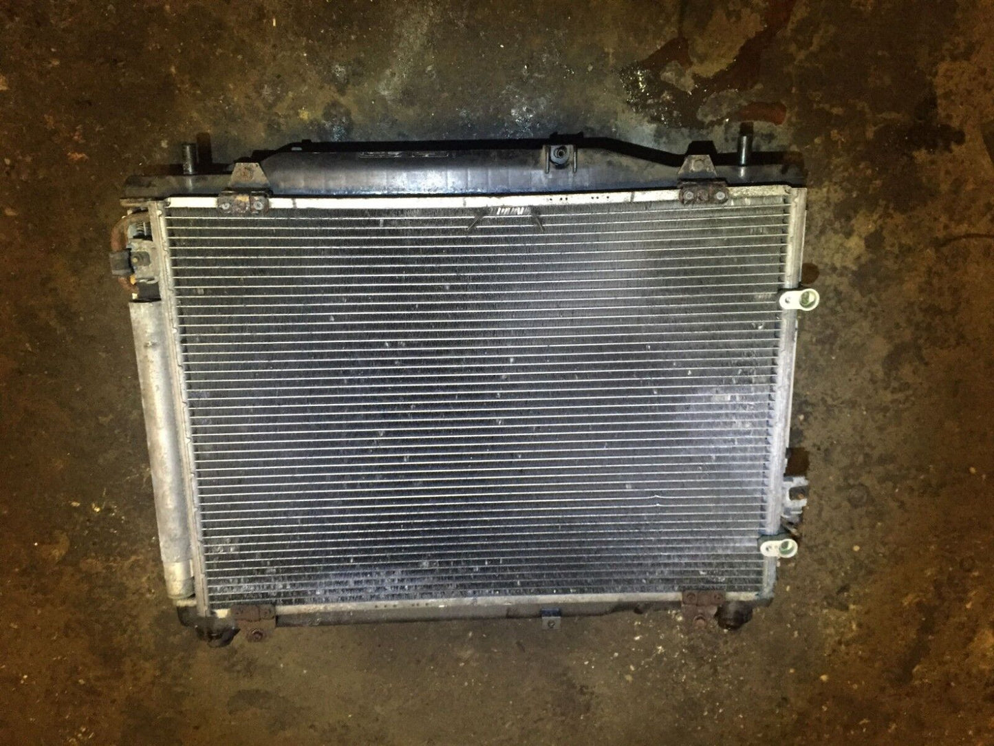 05 06 07 Cadillac CTS Radiator Shroud 2.8l Cooling Fan Condenser OEM