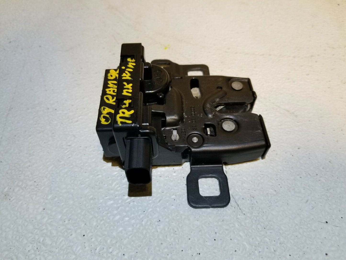 06 07 08 09 Range Rover Sport Trunk Window Lock Latch Actuator OEM