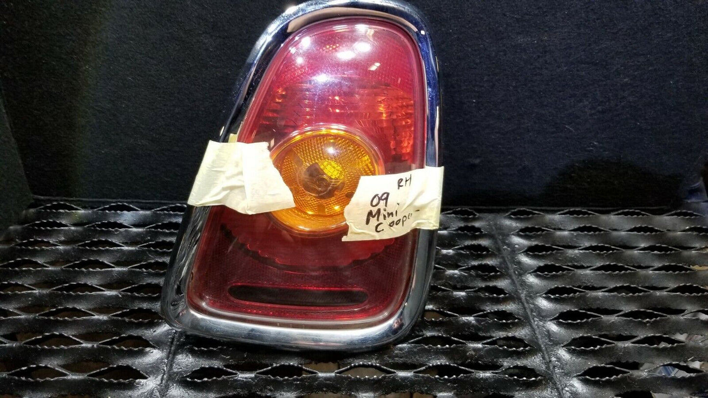 09 10 11 Mini Cooper Rear Right Passenger Side Tail Light R56 R57 2757010 OEM 77