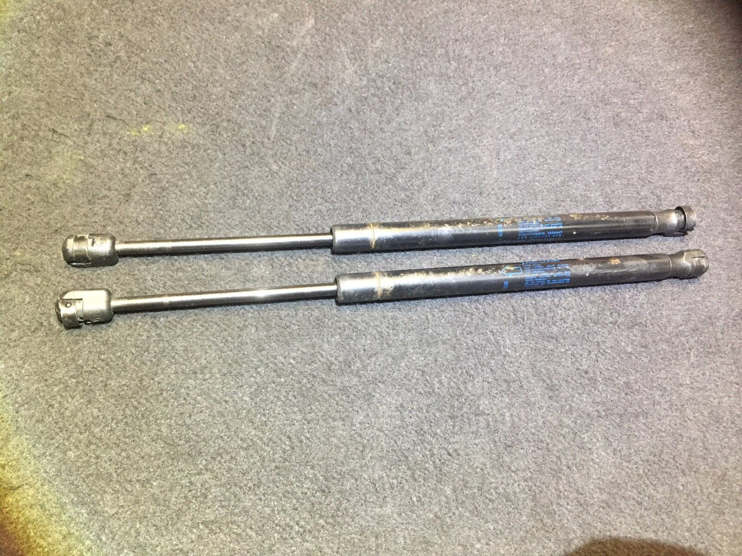 04-09 Jaguar Xj8 Rear Left & Right Side Trunk Lid Shock Strut Lift Support Pair