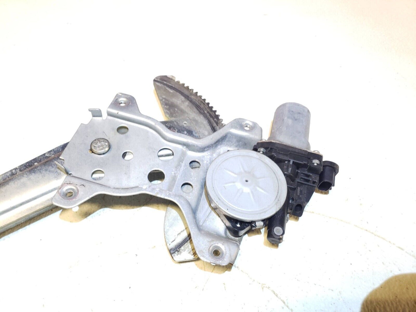 2007 - 2013 Suzuki SX4 Frotn Door Window Regulator Motor Left Driver Side OEM