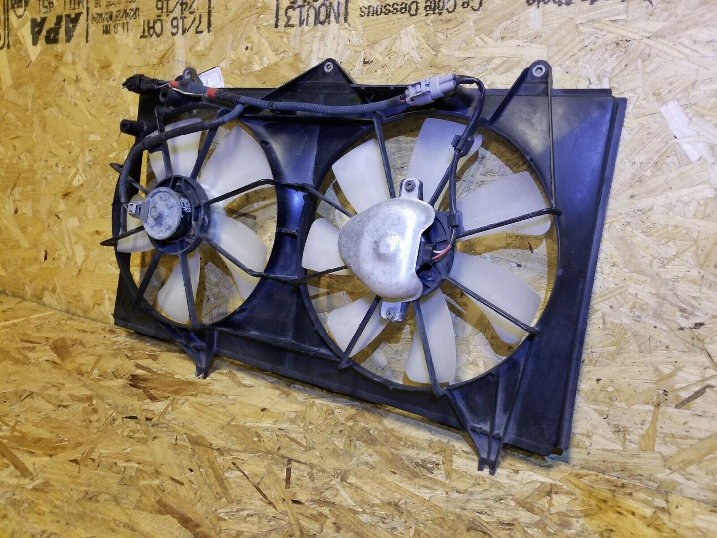 01-06 Toyota Camry Radiator Fan Cooling Motor Fan Behind Radiator OEM 110k