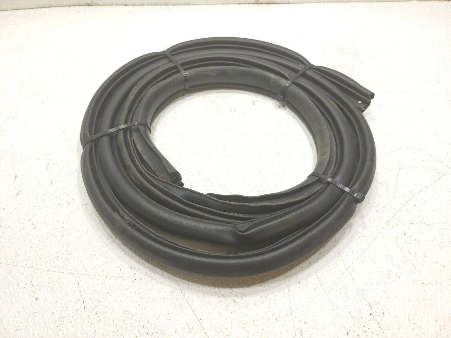 07 - 13 Suzuki Sx4 Hatchback Front Door Weather Strip Seal Driver Side Left OEM