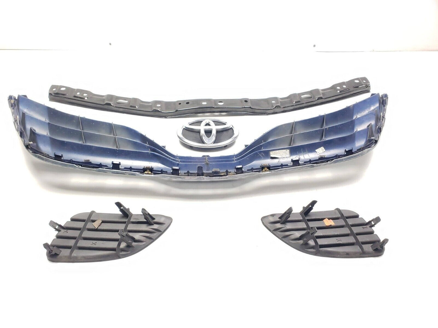 2010 2011 Toyota Camry Front Bumper Grille 4pcs  OEM