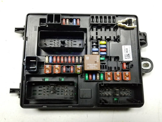 2013 - 2018 Cadillac Ats Fuse Junction Module 23134073  OEM