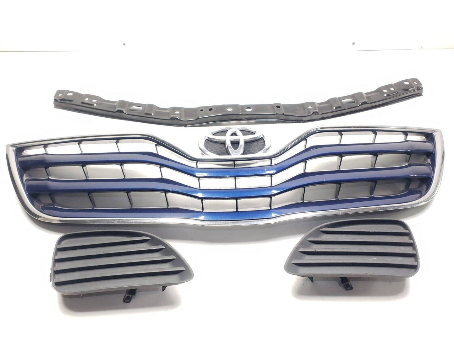 2010 2011 Toyota Camry Front Bumper Grille 4pcs  OEM